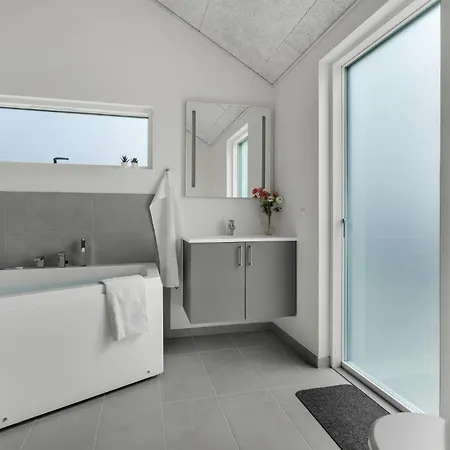 Feriehus 4 Bedroom Awesome In Romo Tagholm