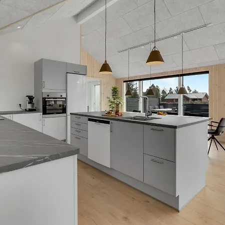 4 Bedroom Awesome In Vakantiehuis *
