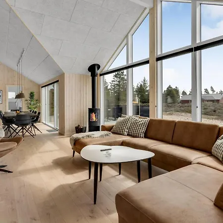 4 Bedroom Awesome In *
