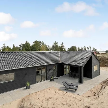 4 Bedroom Awesome In * Romo