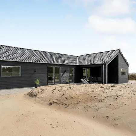 4 Bedroom Awesome In * Romo