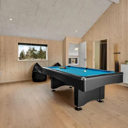 4 Bedroom Awesome In Romo Feriehus